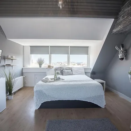 Trendy's Beach House *
